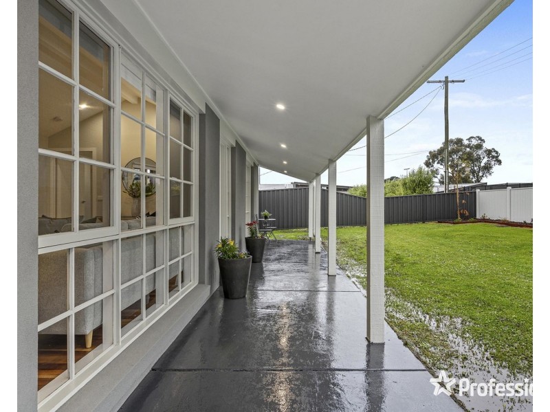 11 View Street, Wandin North VIC 3139