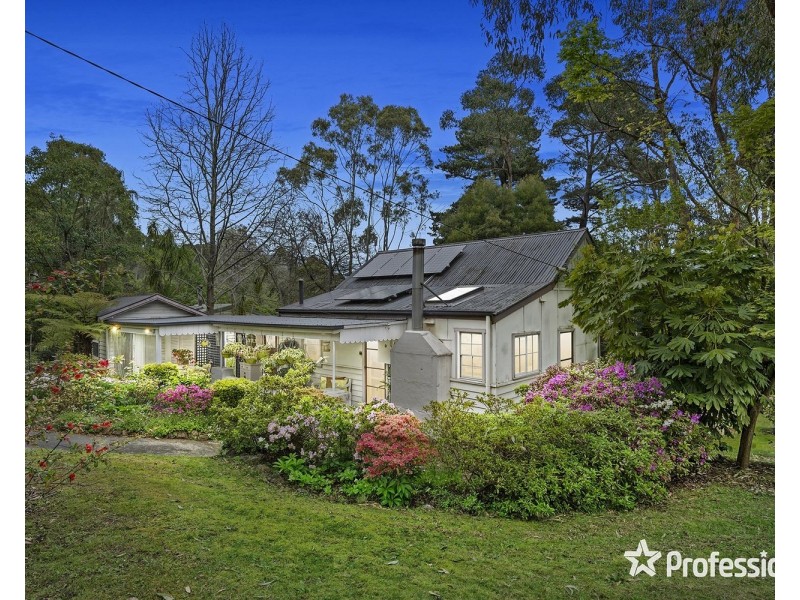 12 Banool Avenue, Mount Evelyn VIC 3796