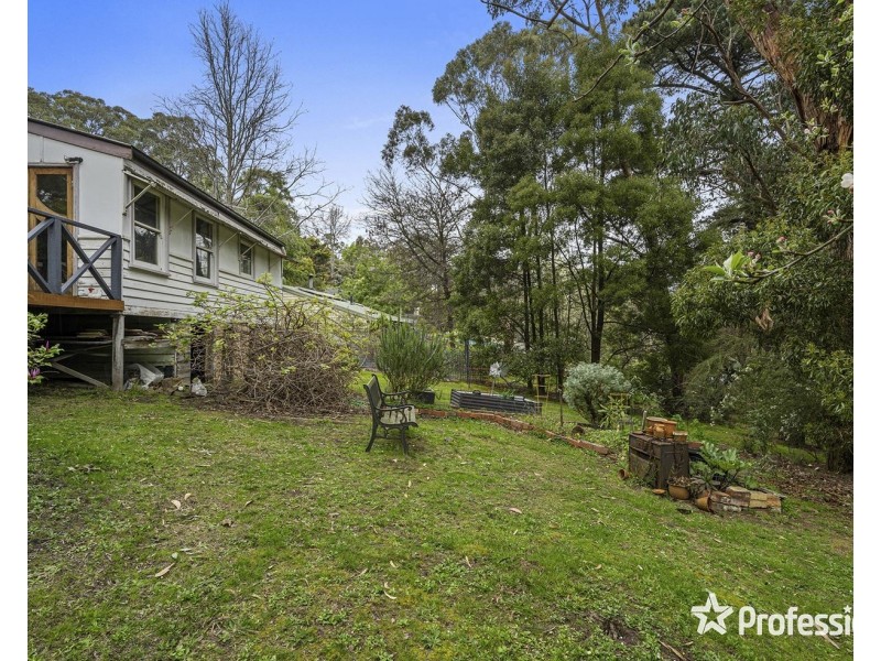 12 Banool Avenue, Mount Evelyn VIC 3796