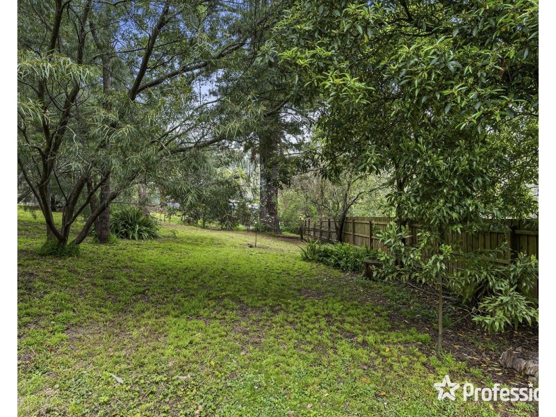 12 Banool Avenue, Mount Evelyn VIC 3796