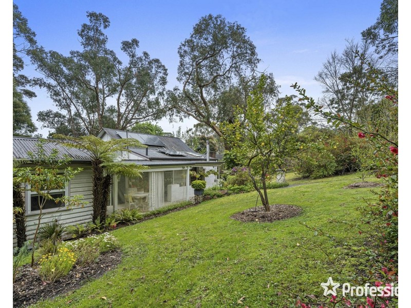 12 Banool Avenue, Mount Evelyn VIC 3796