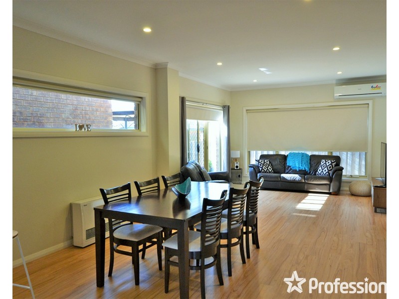 2/17 Morelle Court, Mooroolbark VIC 3138