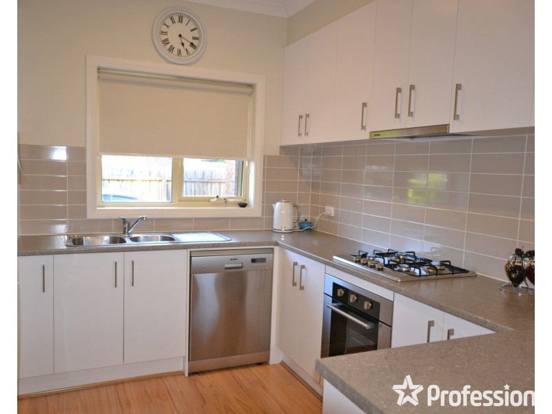 2/17 Morelle Court, Mooroolbark VIC 3138