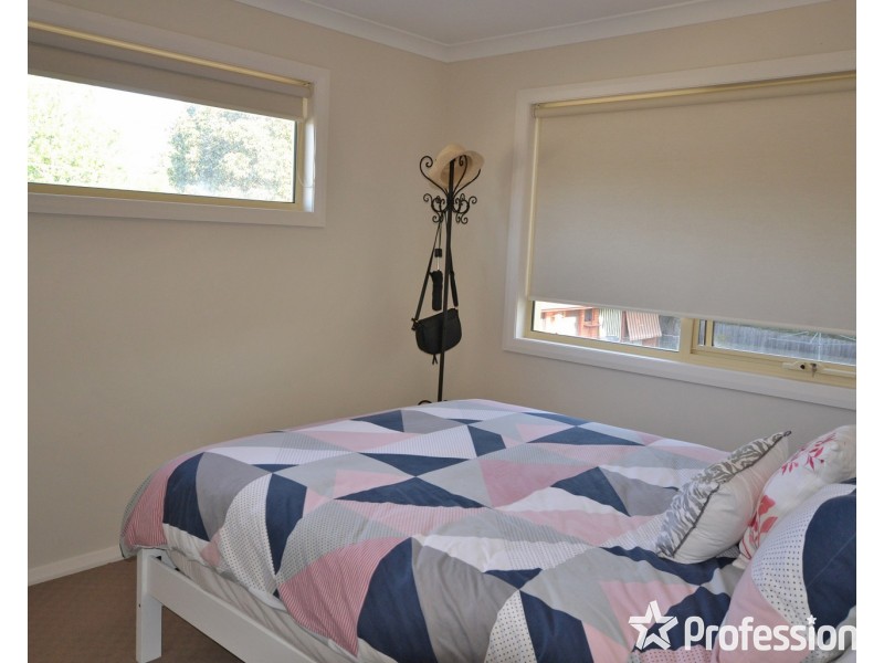 2/17 Morelle Court, Mooroolbark VIC 3138