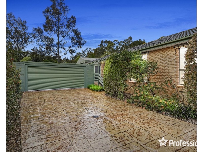65 Zina Grove, Mooroolbark VIC 3138