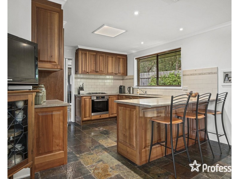 65 Zina Grove, Mooroolbark VIC 3138