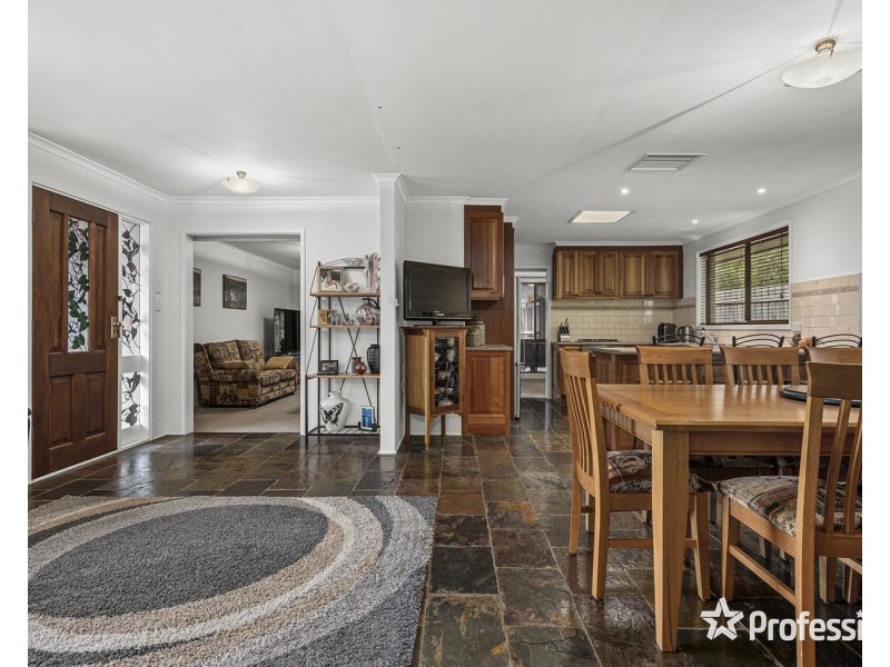 65 Zina Grove, Mooroolbark VIC 3138