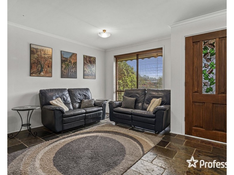 65 Zina Grove, Mooroolbark VIC 3138