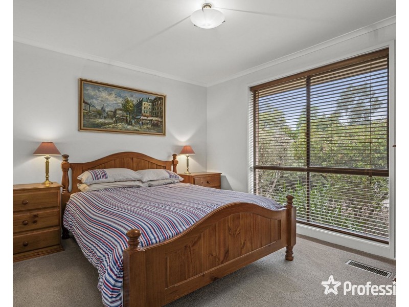 65 Zina Grove, Mooroolbark VIC 3138