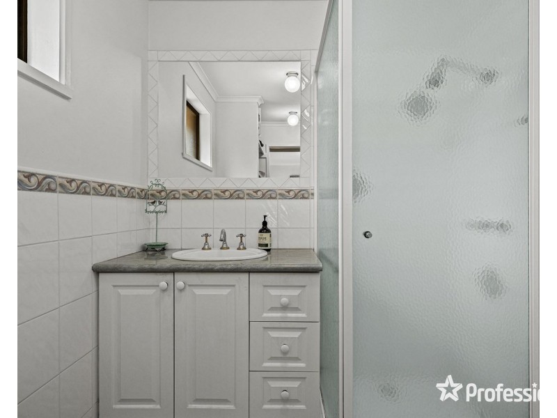 65 Zina Grove, Mooroolbark VIC 3138