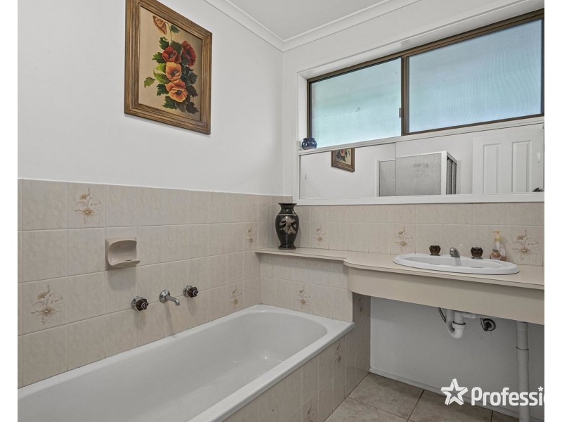 65 Zina Grove, Mooroolbark VIC 3138