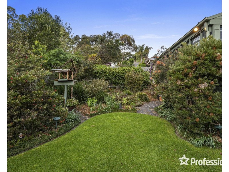 65 Zina Grove, Mooroolbark VIC 3138