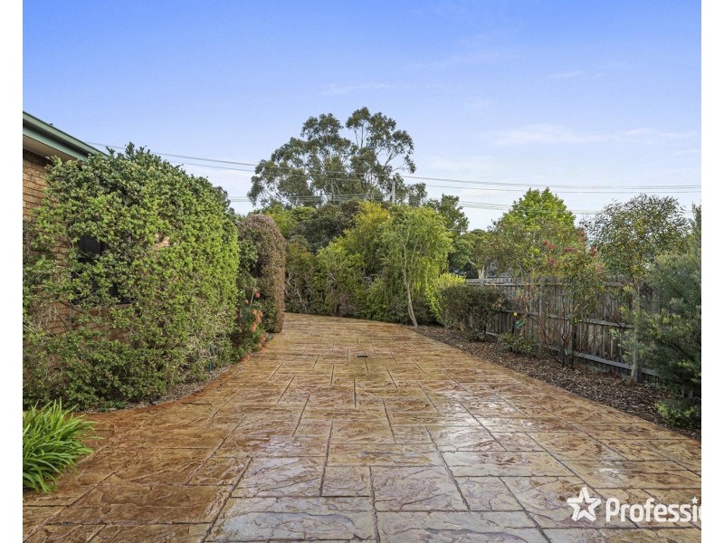 65 Zina Grove, Mooroolbark VIC 3138