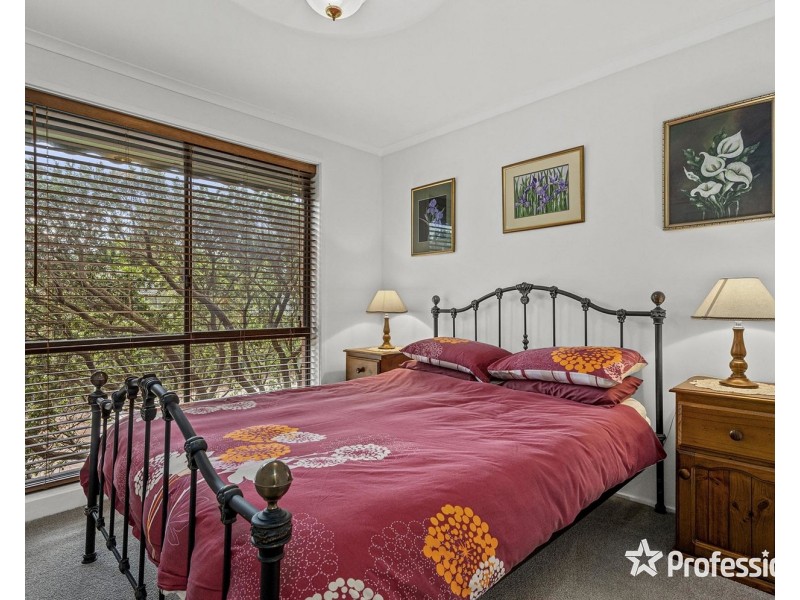 65 Zina Grove, Mooroolbark VIC 3138