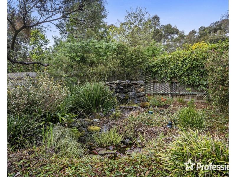 65 Zina Grove, Mooroolbark VIC 3138