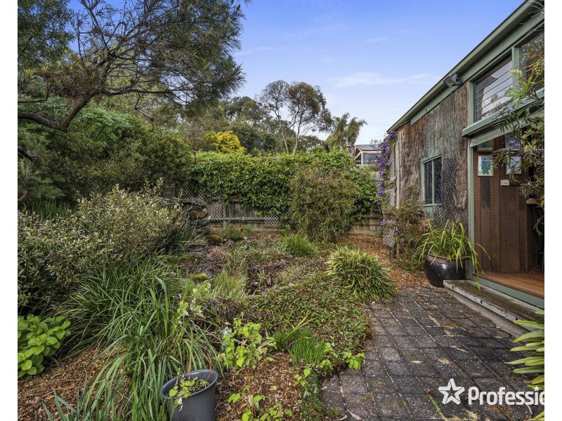 65 Zina Grove, Mooroolbark VIC 3138