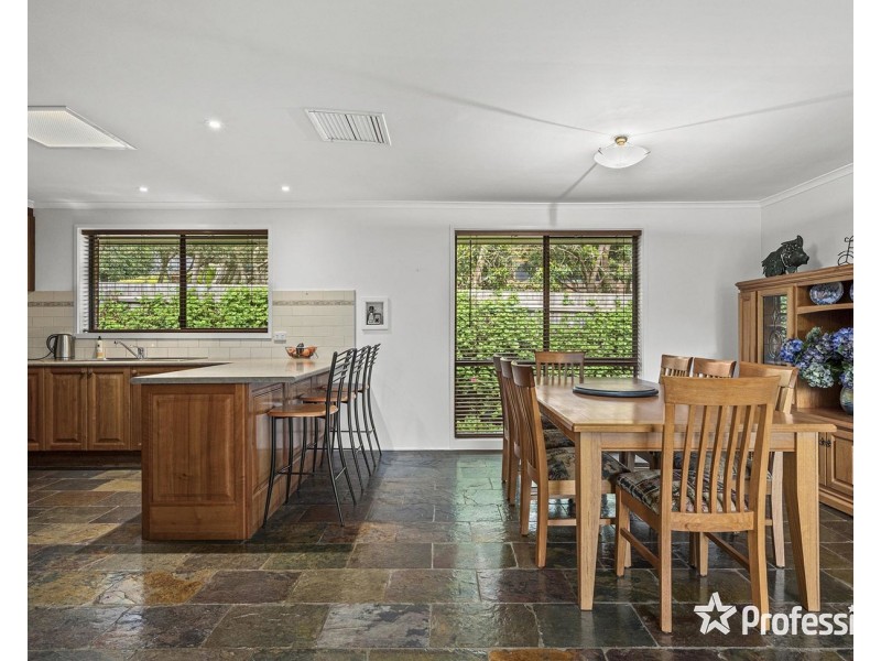 65 Zina Grove, Mooroolbark VIC 3138