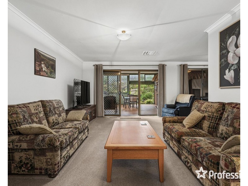 65 Zina Grove, Mooroolbark VIC 3138