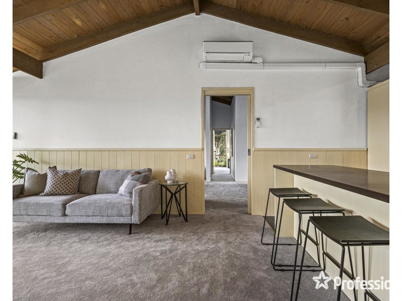 38 Churchill Drive, Mooroolbark VIC 3138