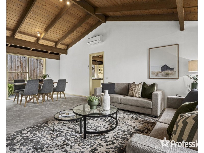 38 Churchill Drive, Mooroolbark VIC 3138