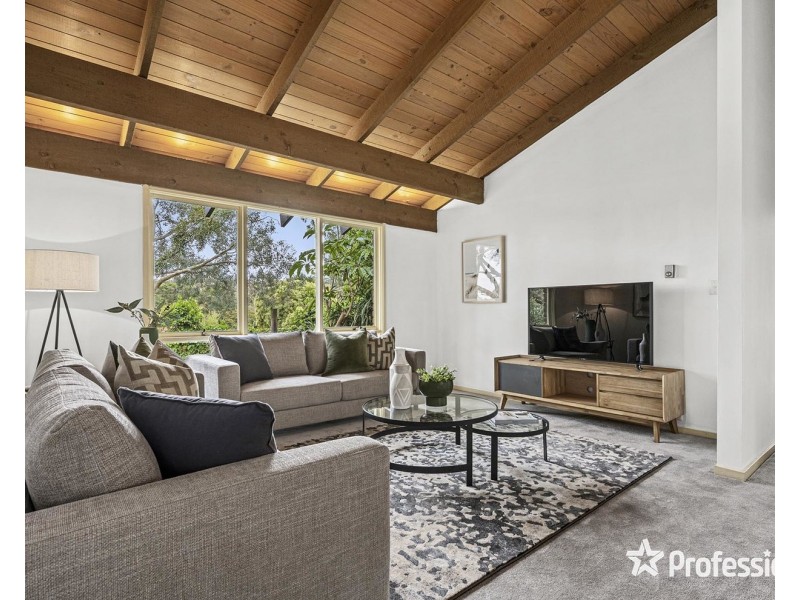 38 Churchill Drive, Mooroolbark VIC 3138