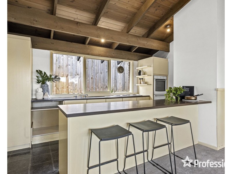 38 Churchill Drive, Mooroolbark VIC 3138