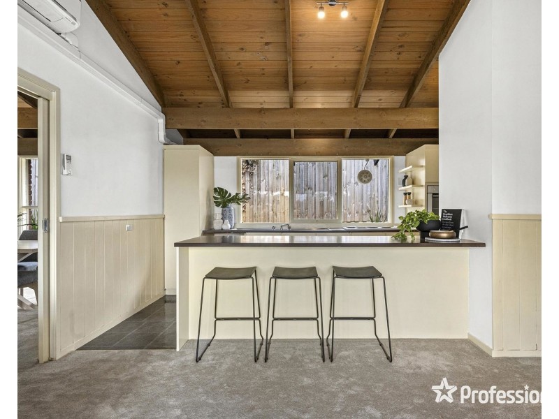 38 Churchill Drive, Mooroolbark VIC 3138