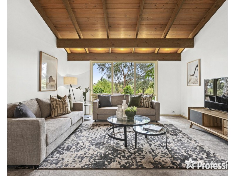 38 Churchill Drive, Mooroolbark VIC 3138