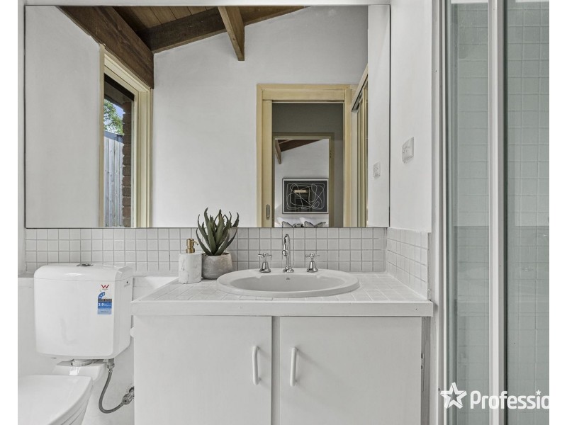 38 Churchill Drive, Mooroolbark VIC 3138