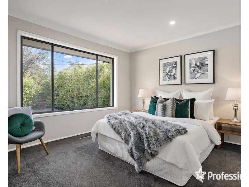 16 Jillian Street, Mooroolbark VIC 3138