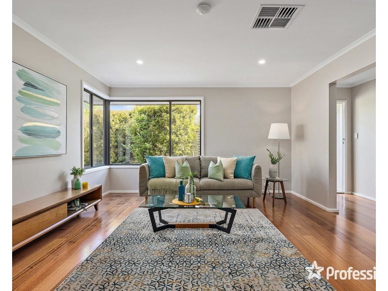 16 Jillian Street, Mooroolbark VIC 3138