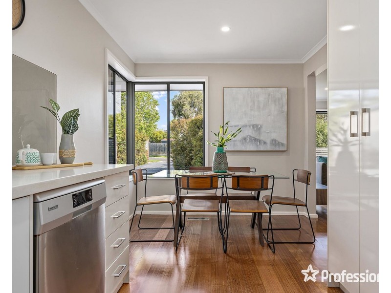 16 Jillian Street, Mooroolbark VIC 3138