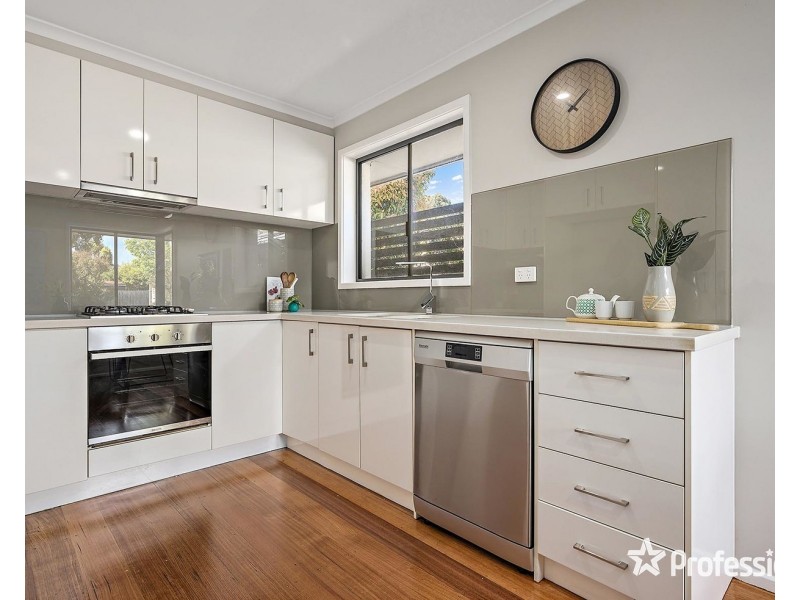 16 Jillian Street, Mooroolbark VIC 3138