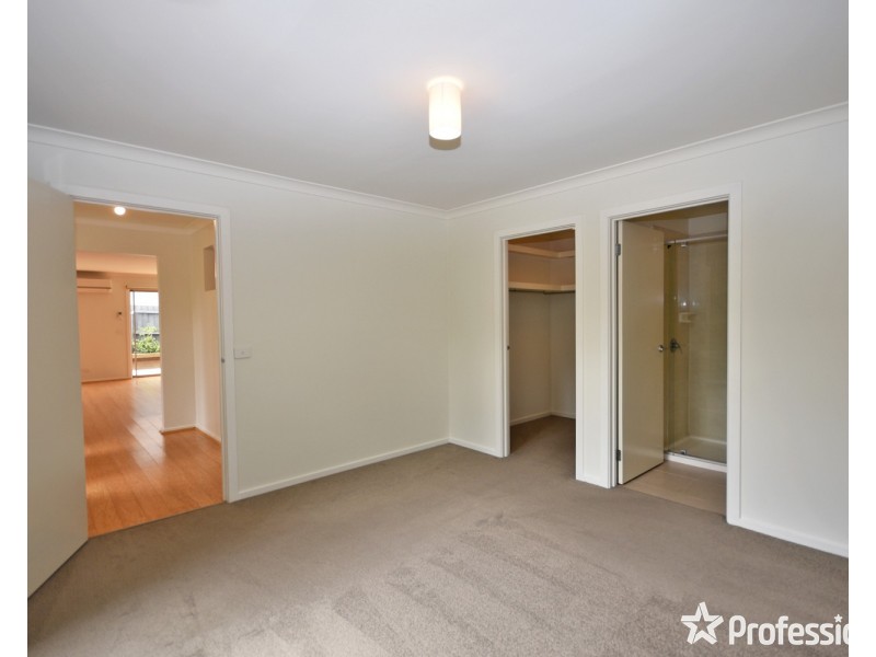 42a Ross Pincott Drive, Mooroolbark VIC 3138