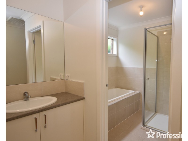 42a Ross Pincott Drive, Mooroolbark VIC 3138