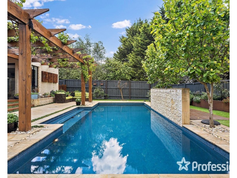 209 Cambridge Road, Mooroolbark VIC 3138