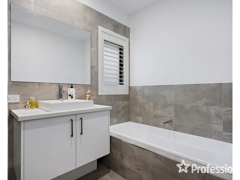 14a Royal Avenue, Mooroolbark VIC 3138