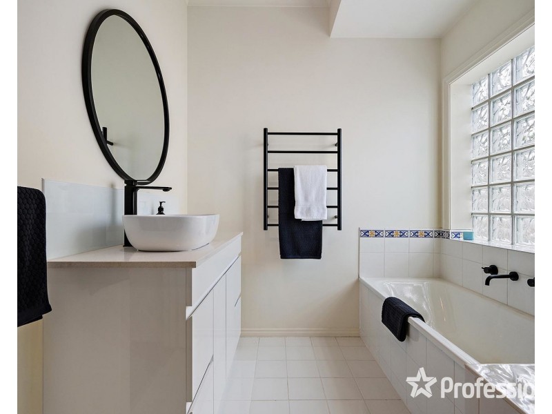 120 Cambridge Road, Kilsyth VIC 3137