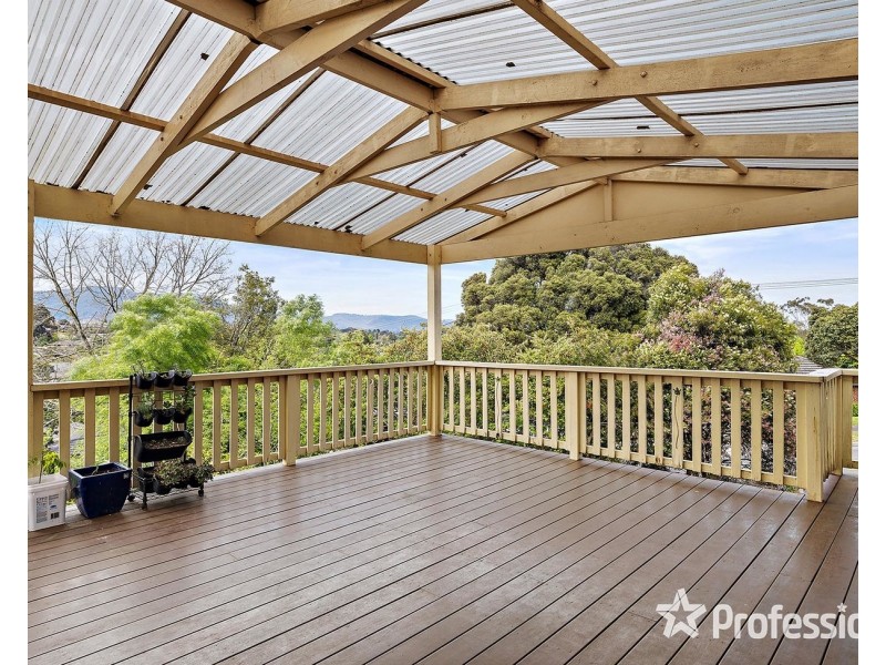 13 Alawara Drive, Mooroolbark VIC 3138
