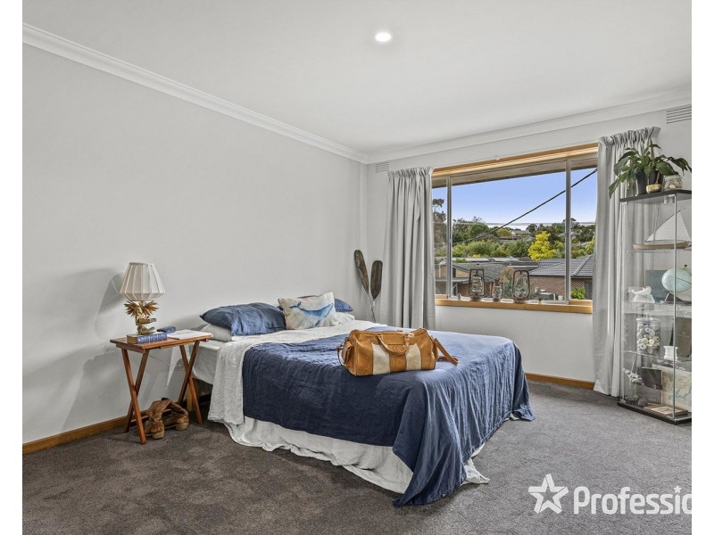 13 McDermott Avenue, Mooroolbark VIC 3138