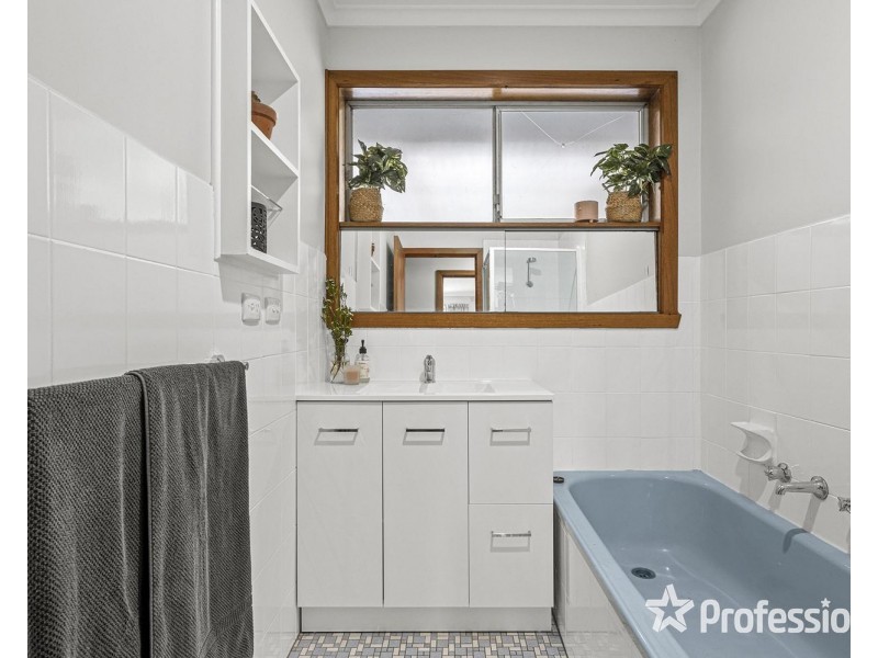 13 McDermott Avenue, Mooroolbark VIC 3138