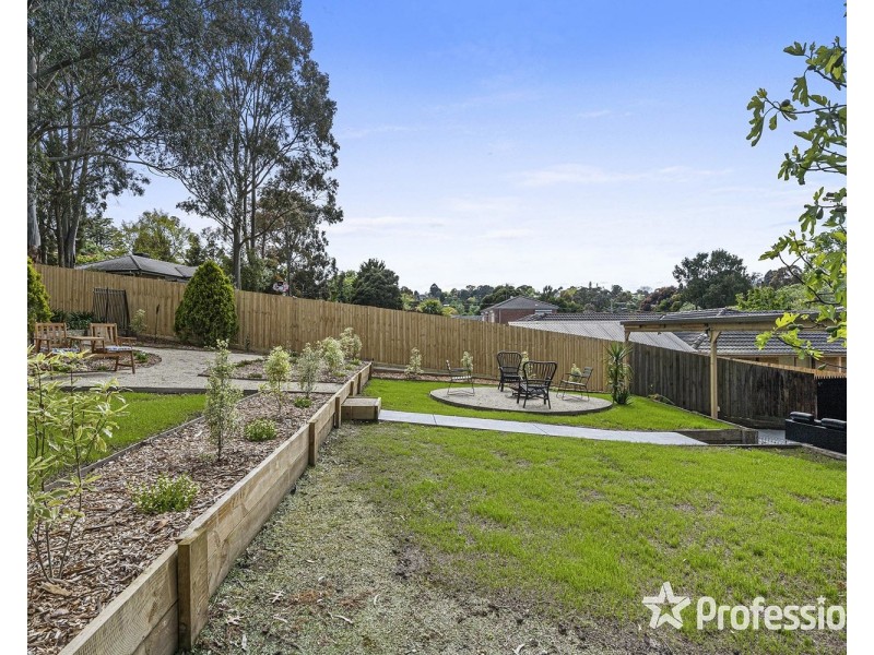 13 McDermott Avenue, Mooroolbark VIC 3138