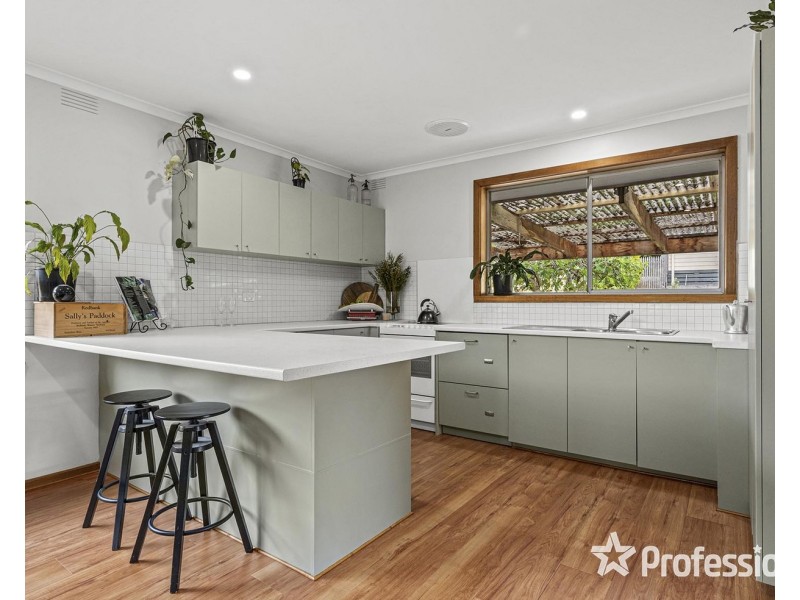 13 McDermott Avenue, Mooroolbark VIC 3138