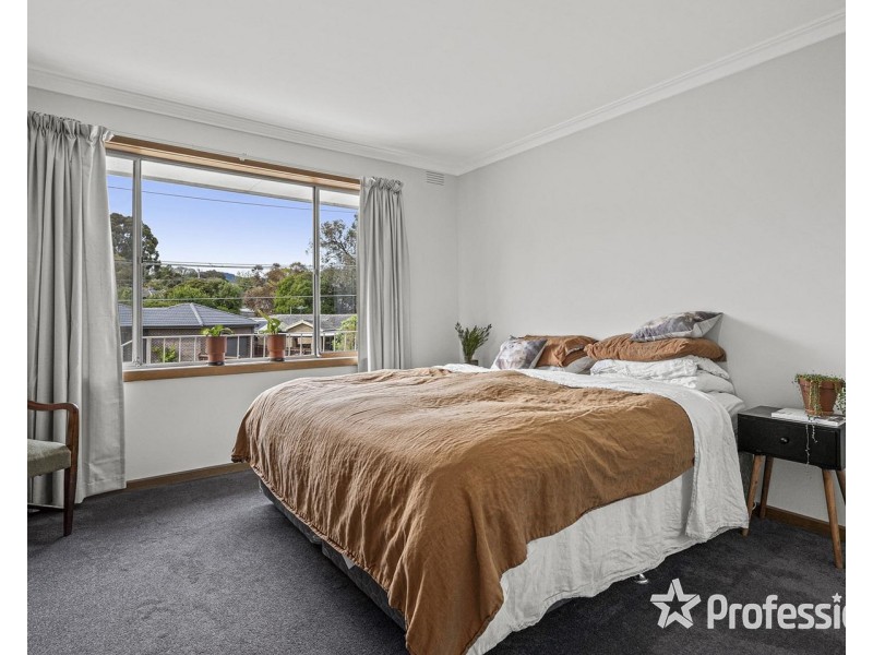 13 McDermott Avenue, Mooroolbark VIC 3138