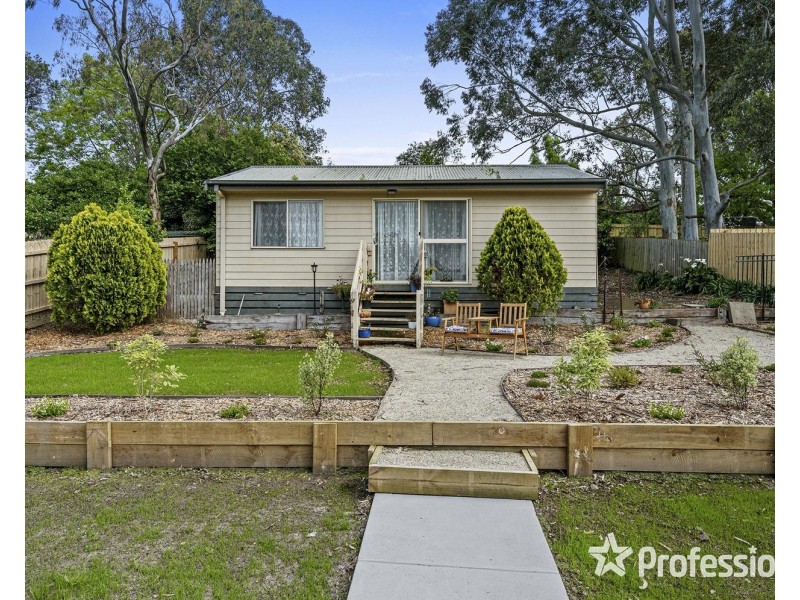 13 McDermott Avenue, Mooroolbark VIC 3138