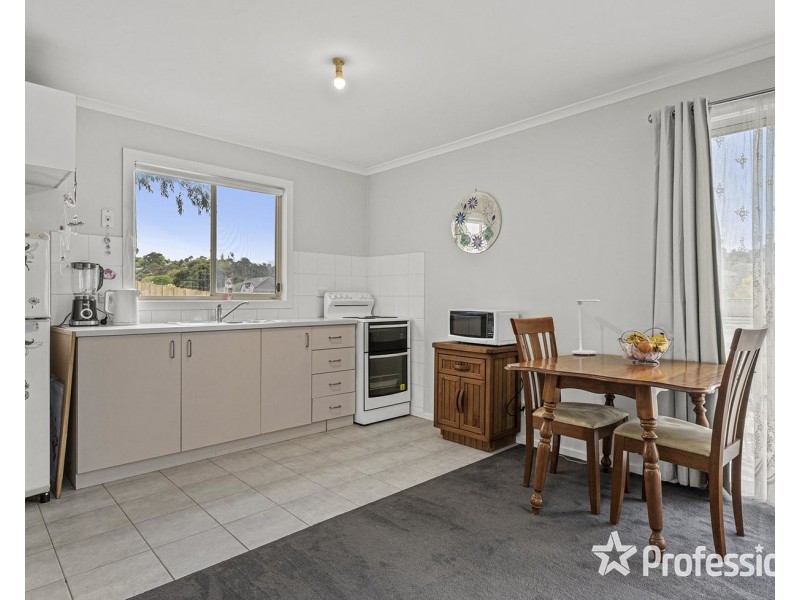 13 McDermott Avenue, Mooroolbark VIC 3138
