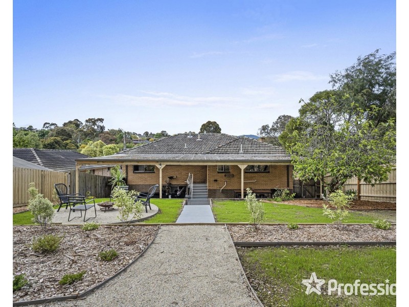 13 McDermott Avenue, Mooroolbark VIC 3138