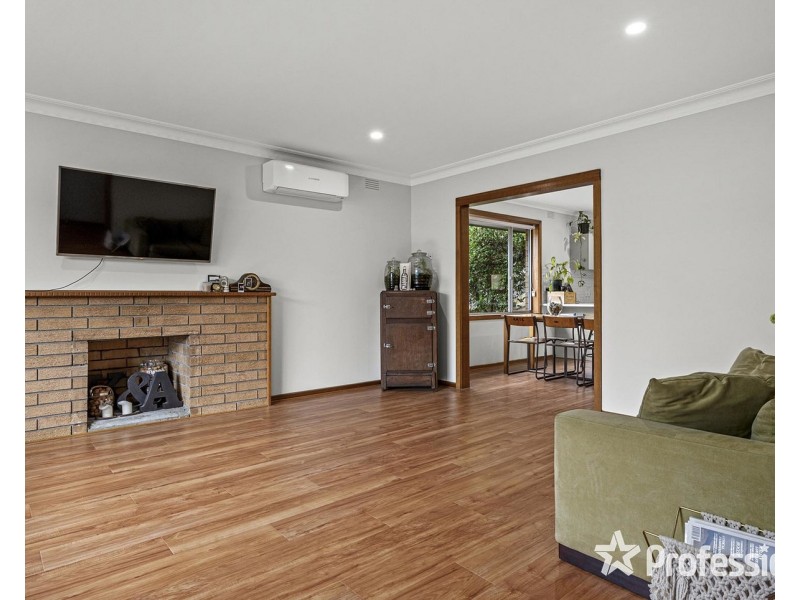 13 McDermott Avenue, Mooroolbark VIC 3138