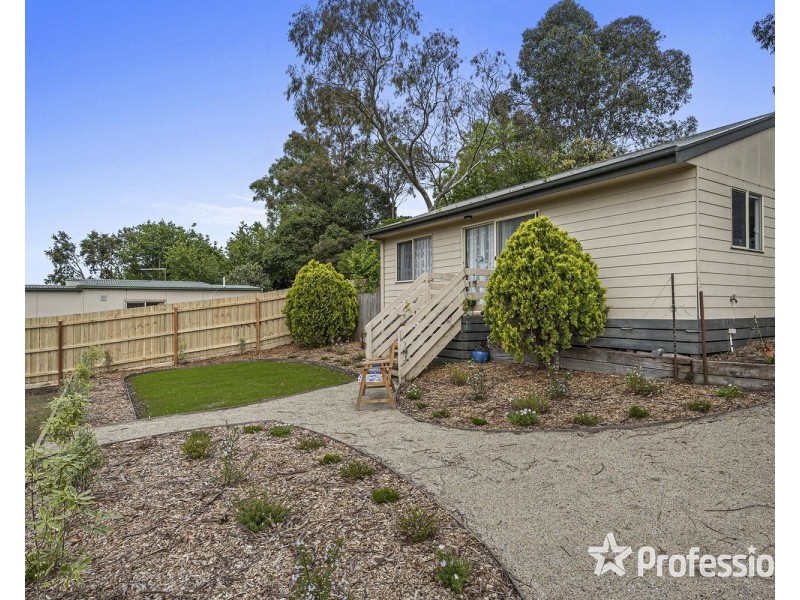 13 McDermott Avenue, Mooroolbark VIC 3138