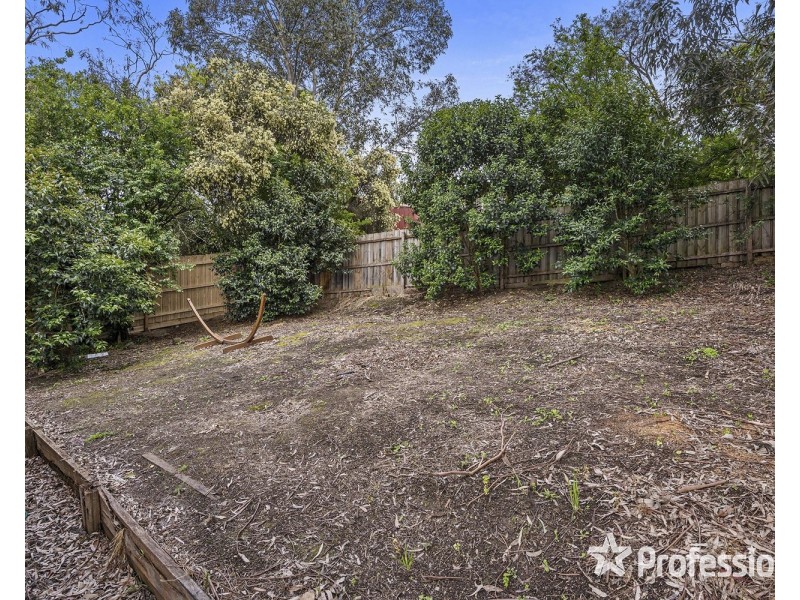 13 McDermott Avenue, Mooroolbark VIC 3138
